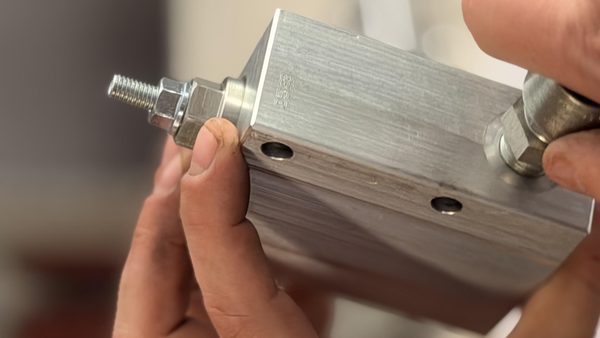Wiebeck Hydraulik – Ventilblock mit Verschraubung